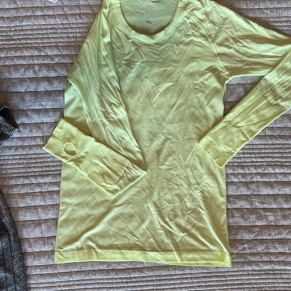 lululemon long sleeve swiftly long sleeve BUNDLE - Picture 3 of 4